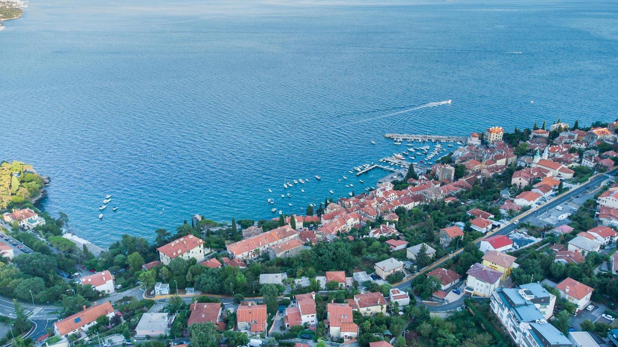 Premium Apartment With Beautiful Sea View, Short Walk To The Sea Опатия Екстериор снимка